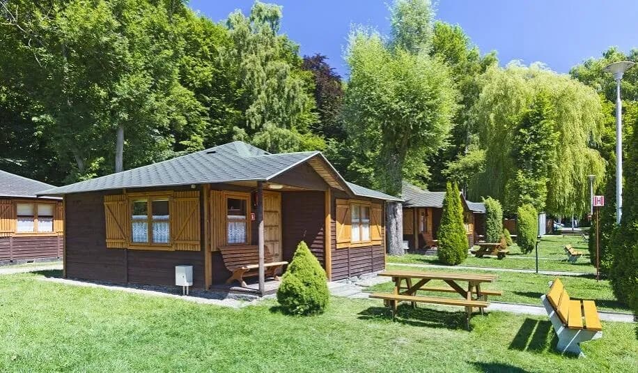 Ile kosztuje nocleg nad morzem? Ceny, które zaskoczą i oszczędzą